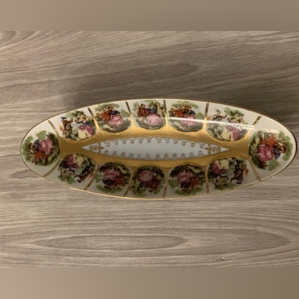 VINTAGE ROYAL VIENNA 55/1102 COURTING COUPLE OVAL GOLD EDGING Olive Relish DISH